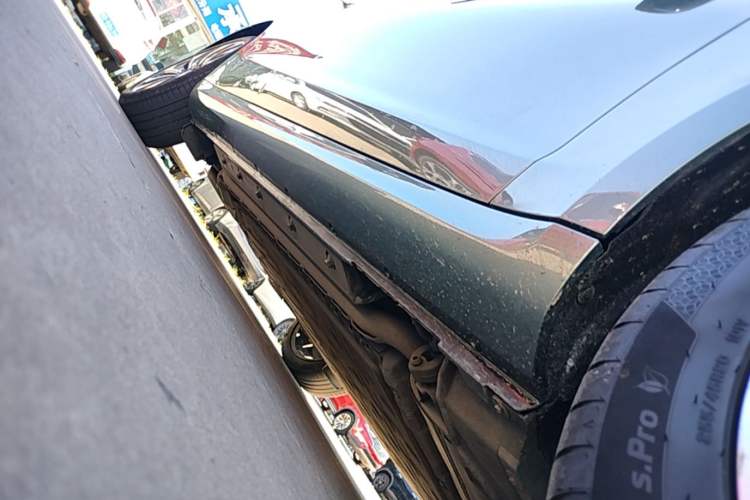 Used Hima AITO M5 2022 Extended-Range Four-Wheel Drive Performance Version Right Side Sill