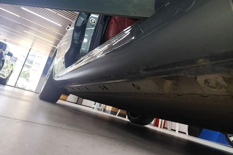 Used Hima AITO M5 2022 Pure Electric All-Wheel-Drive Performance Edition Right Side Sill