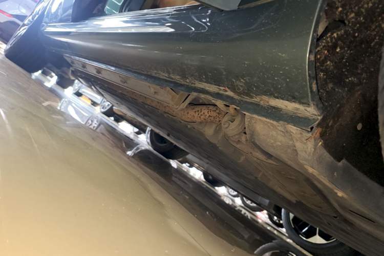 Used Hima AITO M5 2022 Extended-Range Four-Wheel Drive Performance Version Right Side Sill
