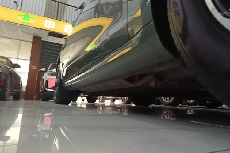 Used Hima AITO M5 2022 Range-Extended Rear-Drive Standard Version Right Side Sill
