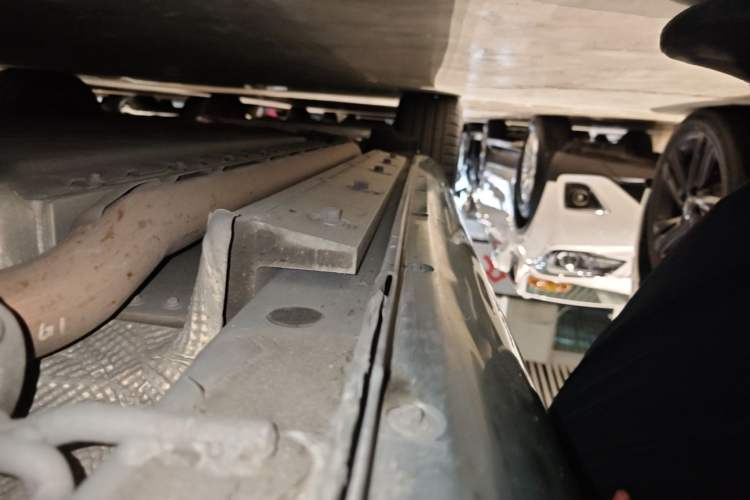 Used Hima AITO M5 2022 Extended-Range Four-Wheel Drive Ultimate Edition Right Side Sill