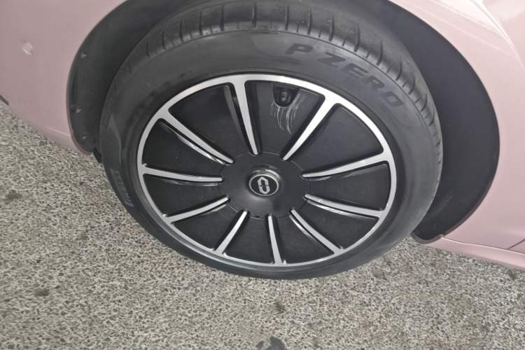 Used Hima AITO M5 2022 Pure Electric All-Wheel-Drive Performance Edition Left Front Wheel Hub