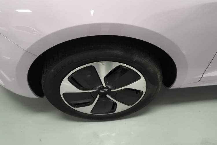 Used Hima AITO M5 2022 Pure Electric Rear-Drive Standard Edition Left Front Wheel Hub