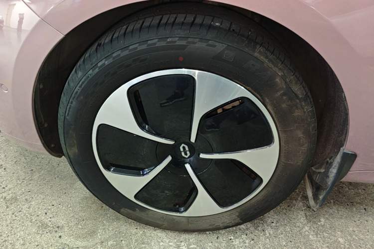 Used Hima AITO M5 2022 Pure Electric Rear-Drive Standard Edition Left Front Wheel Hub