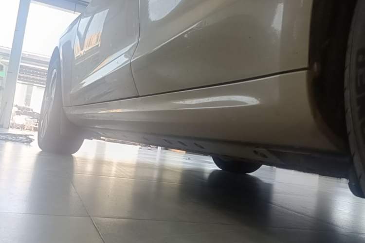 Used Hima AITO M5 2022 Pure Electric Rear-Drive Standard Edition Left Side Sill