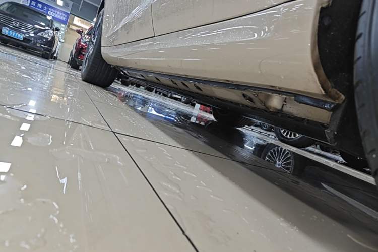 Used Hima AITO M5 2022 Pure Electric Rear-Drive Standard Edition Left Side Sill