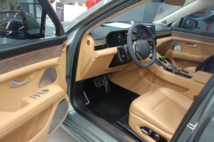 Used Hima AITO M5 2022 Extended-Range Four-Wheel Drive Ultimate Edition Driver Seat