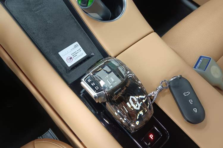 Used Hima AITO M5 2022 Extended-Range Four-Wheel Drive Ultimate Edition Gear Lever