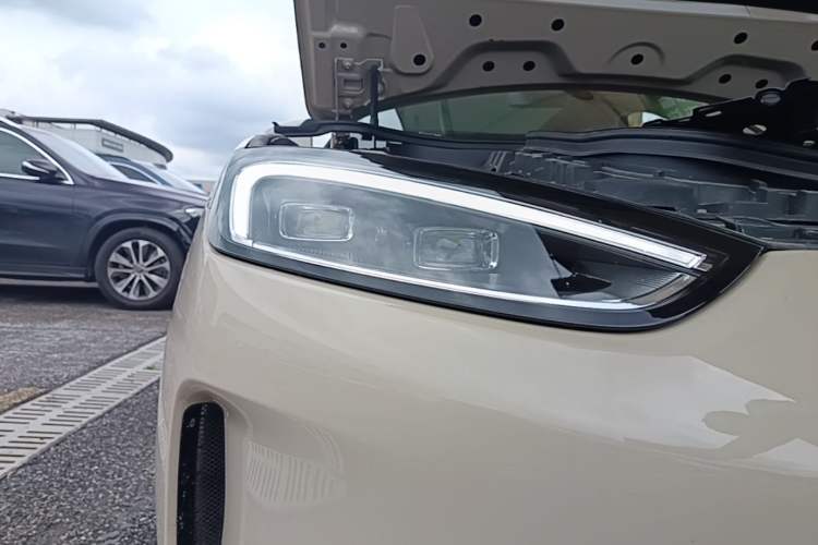 Used Hima AITO M5 2022 Pure Electric All-Wheel-Drive Performance Edition Right Front Headlight