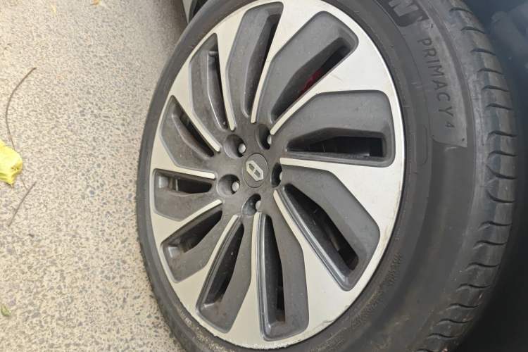 Used Hima AITO M5 2022 Extended-Range Four-Wheel Drive Ultimate Edition Right Front Wheel Hub