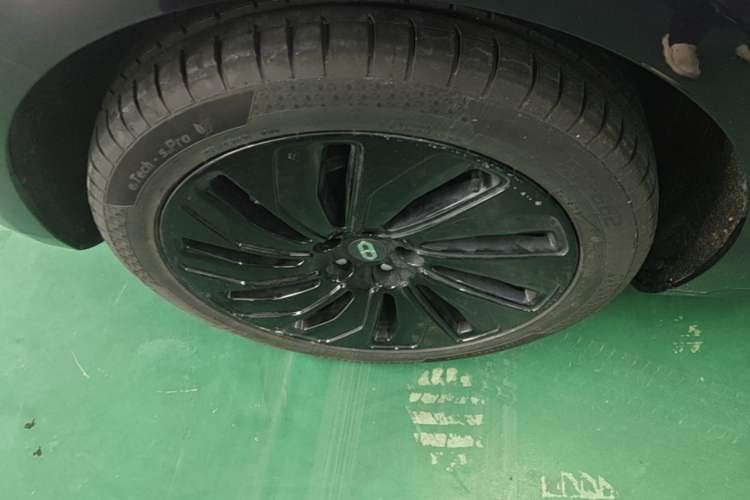 Used Hima AITO M5 2022 Extended-Range Four-Wheel Drive Performance Version Left Front Wheel Hub