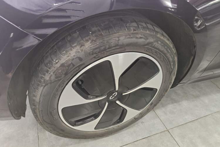Used Hima AITO M5 2022 Pure Electric Rear-Drive Standard Edition Left Front Wheel Hub
