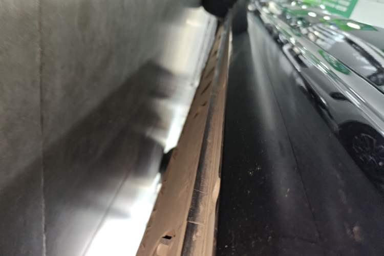 Used Hima AITO M5 2022 Pure Electric Rear-Drive Standard Edition Left Side Sill