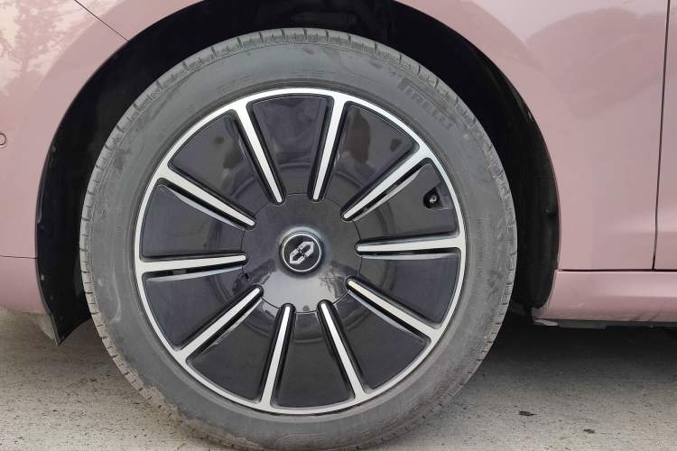 Used Hima AITO M5 2022 Pure Electric All-Wheel-Drive Performance Edition Left Front Wheel Hub