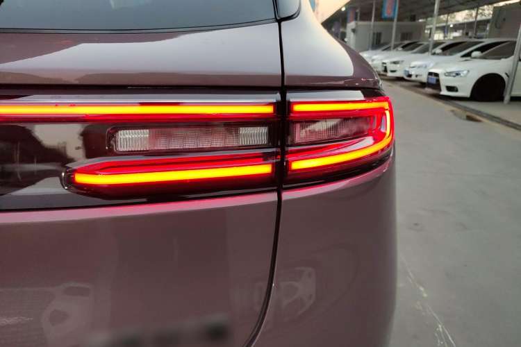 Used Hima AITO M5 2022 Pure Electric All-Wheel-Drive Performance Edition Right Rear Taillight