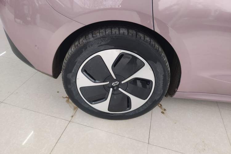 Used Hima AITO M5 2022 Pure Electric Rear-Drive Standard Edition Right Rear Wheel Hub