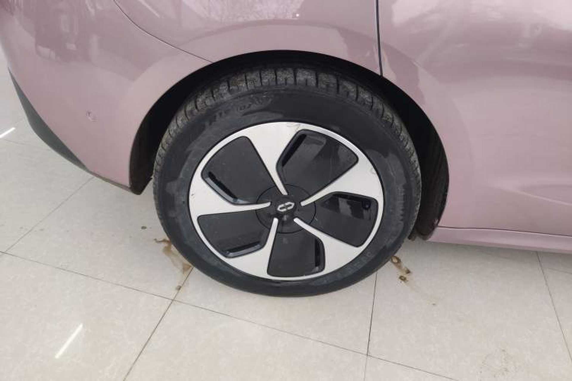 Used Hima AITO M5 2022 Pure Electric Rear-Drive Standard Edition Right Rear Wheel Hub