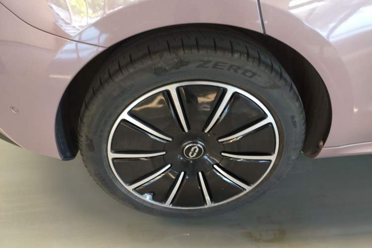 Used Hima AITO M5 2022 Pure Electric All-Wheel-Drive Performance Edition Right Rear Wheel Hub