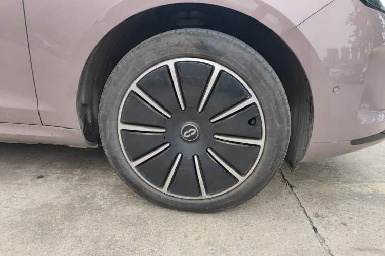 Used Hima AITO M5 2022 Pure Electric All-Wheel-Drive Performance Edition Right Front Wheel Hub