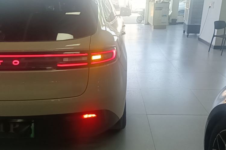 Used Hima AITO M5 2022 Pure Electric Rear-Drive Standard Edition Right Rear Taillight
