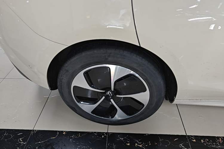 Used Hima AITO M5 2022 Pure Electric Rear-Drive Standard Edition Right Rear Wheel Hub