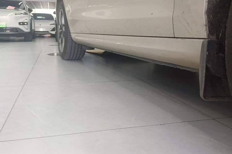 Used Hima AITO M5 2022 Pure Electric Rear-Drive Standard Edition Right Side Sill