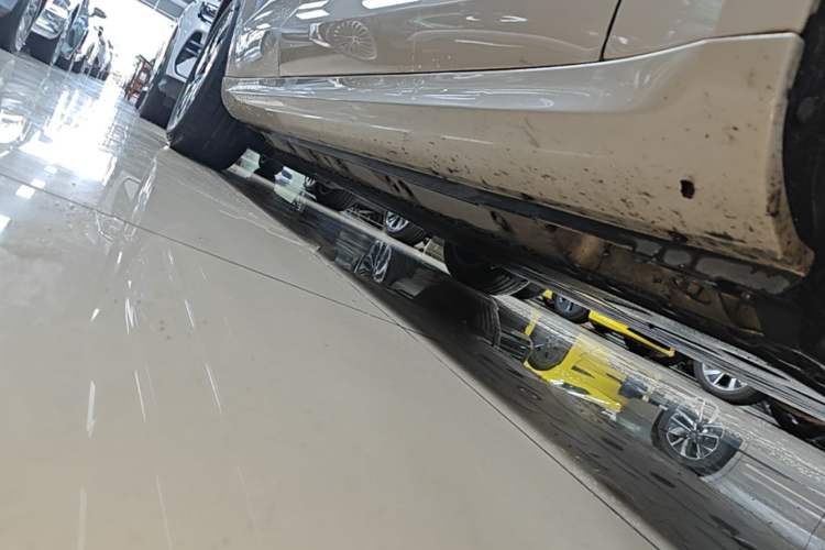 Used Hima AITO M5 2022 Pure Electric Rear-Drive Standard Edition Right Side Sill