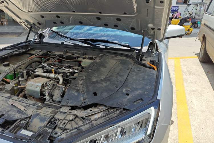 Used Hima AITO M5 2022 Extended-Range Four-Wheel Drive Ultimate Edition Engine Bay Left