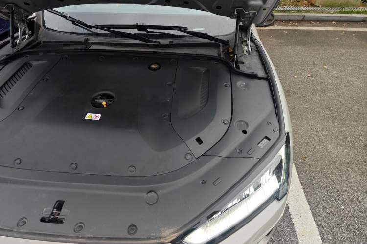Used Hima AITO M5 2022 Extended-Range Four-Wheel Drive Ultimate Edition Engine Bay Left