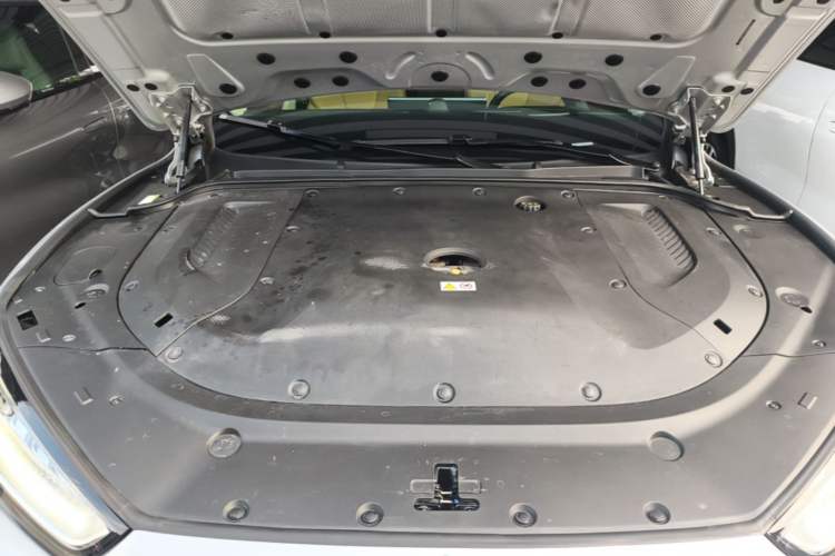 Used Hima AITO M5 2022 Extended-Range Four-Wheel Drive Performance Version Engine Bay