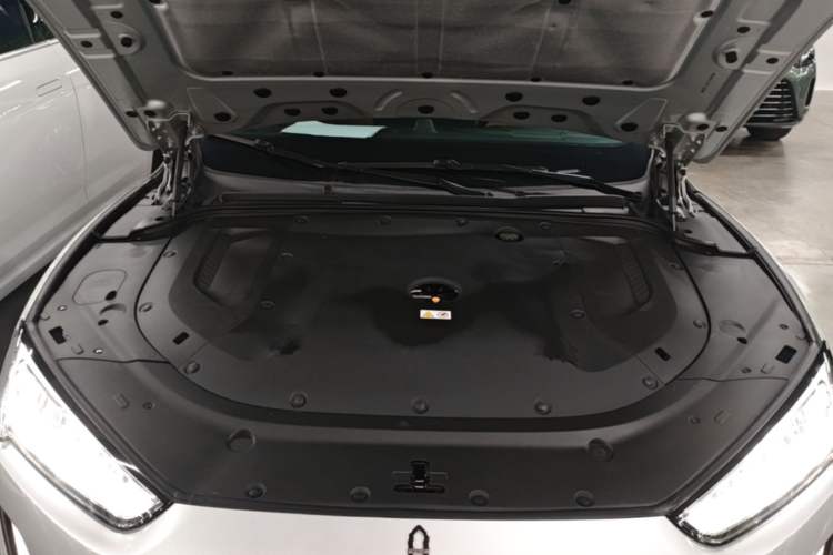 Used Hima AITO M5 2022 Extended-Range Four-Wheel Drive Performance Version Engine Bay