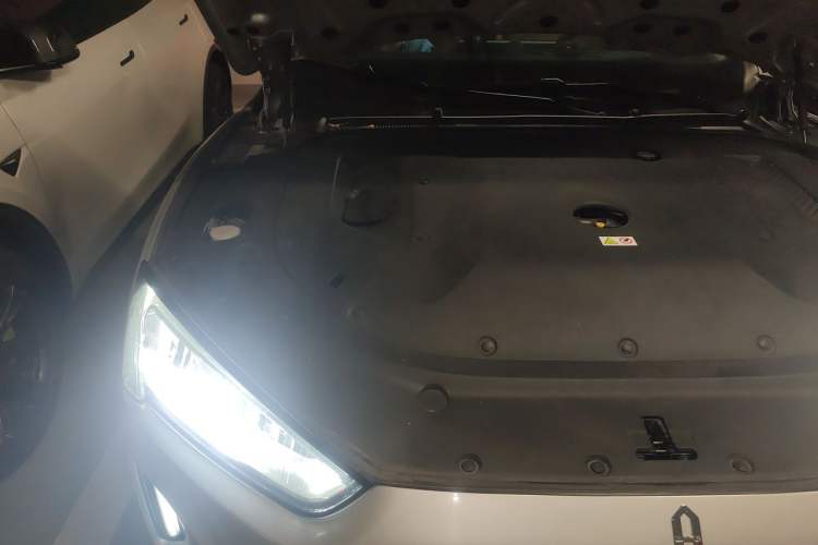 Used Hima AITO M5 2022 Extended-Range Four-Wheel Drive Performance Version Engine Bay Right
