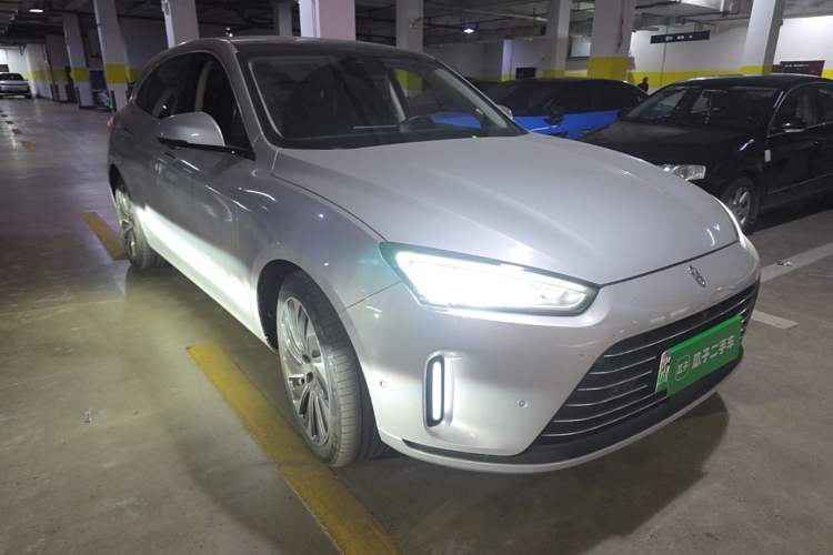 Used Hima AITO M5 2022 Extended-Range Four-Wheel Drive Performance Version Front Right 45 Deg