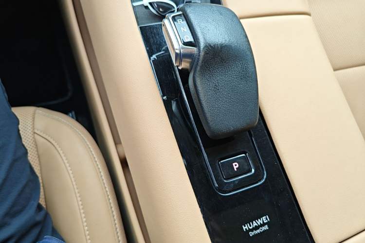 Used Hima AITO M5 2022 Extended-Range Four-Wheel Drive Ultimate Edition Gear Lever