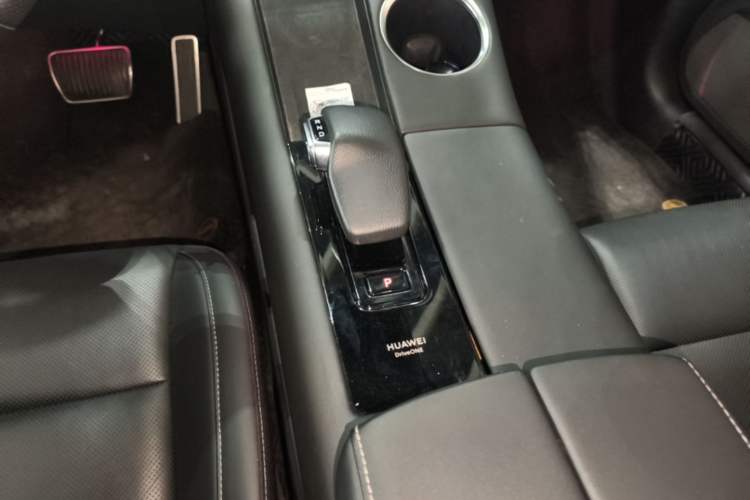 Used Hima AITO M5 2022 Extended-Range Four-Wheel Drive Performance Version Gear Lever