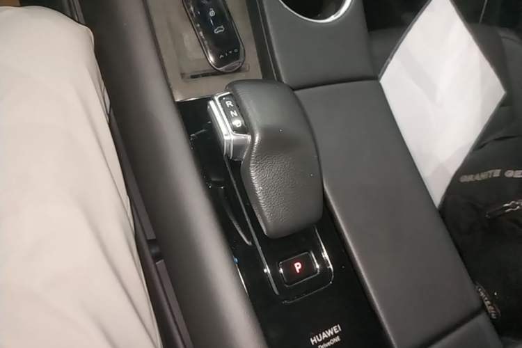 Used Hima AITO M5 2022 Range-Extended Rear-Drive Standard Version Gear Lever