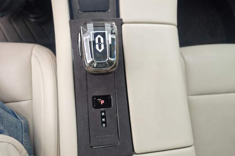 Used Hima AITO M5 2022 Extended-Range Four-Wheel Drive Ultimate Edition Gear Lever