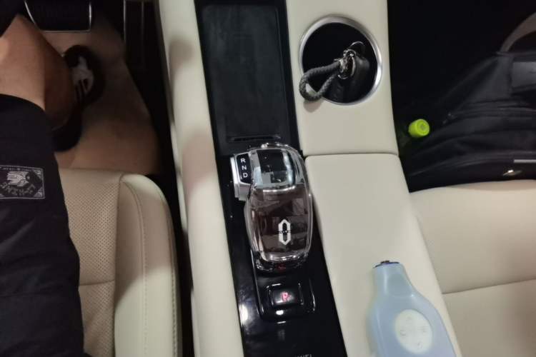 Used Hima AITO M5 2022 Extended-Range Four-Wheel Drive Performance Version Gear Lever