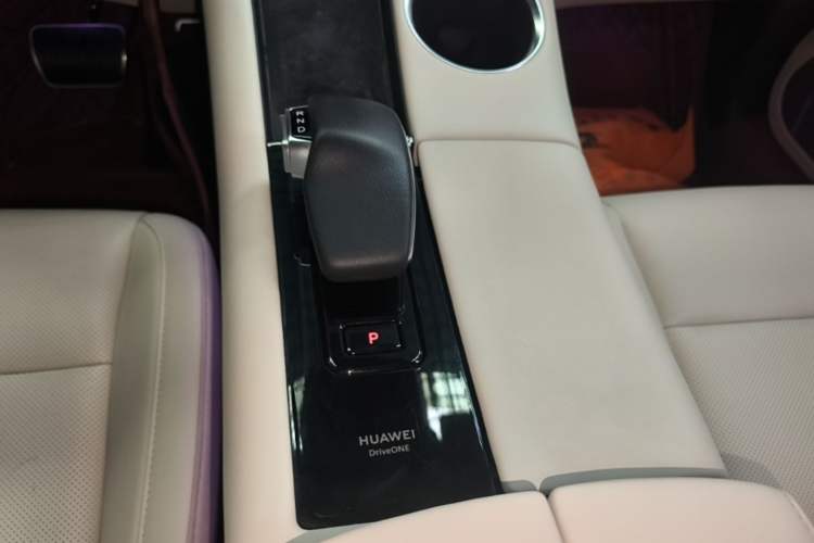 Used Hima AITO M5 2022 Extended-Range Four-Wheel Drive Performance Version Gear Lever