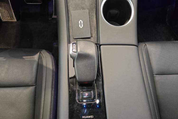 Used Hima AITO M5 2022 Extended-Range Four-Wheel Drive Performance Version Gear Lever
