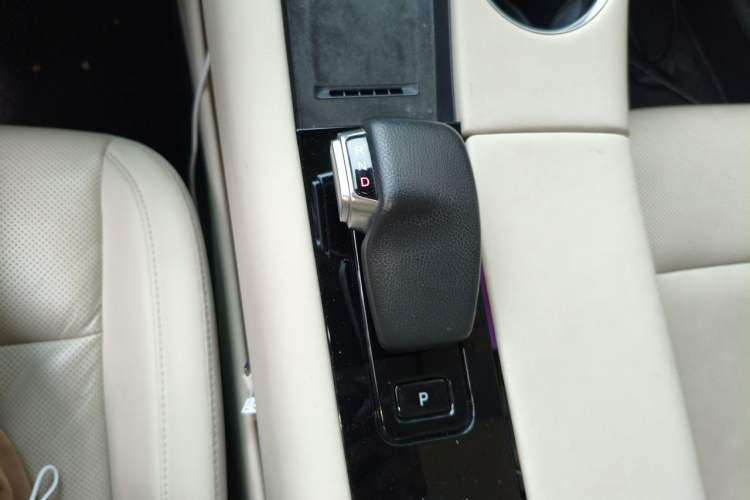 Used Hima AITO M5 2022 Extended-Range Four-Wheel Drive Performance Version Gear Lever