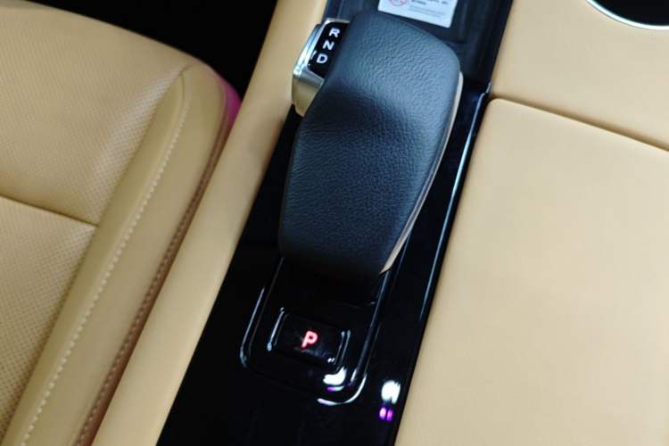 Used Hima AITO M5 2022 Extended-Range Four-Wheel Drive Performance Version Gear Lever