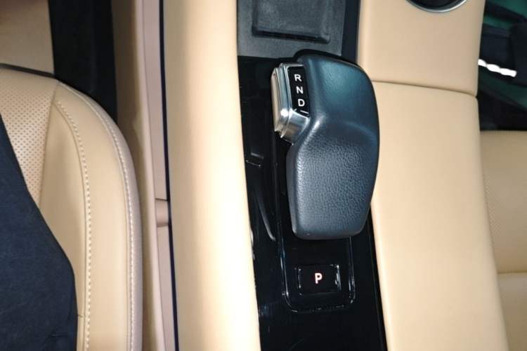 Used Hima AITO M5 2022 Extended-Range Four-Wheel Drive Performance Version Gear Lever