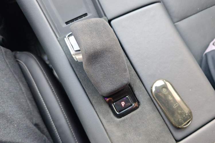 Used Hima AITO M5 2022 Extended-Range Four-Wheel Drive Performance Version Gear Lever