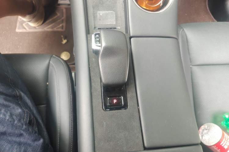 Used Hima AITO M5 2022 Extended-Range Four-Wheel Drive Ultimate Edition Gear Lever