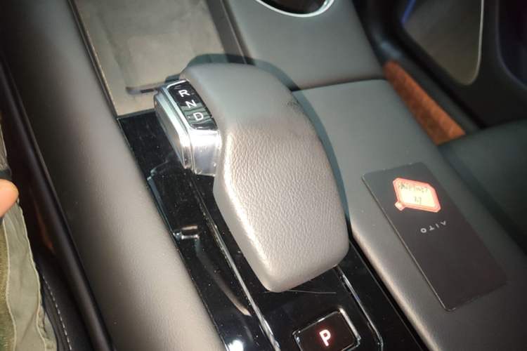Used Hima AITO M5 2022 Extended-Range Four-Wheel Drive Performance Version Gear Lever