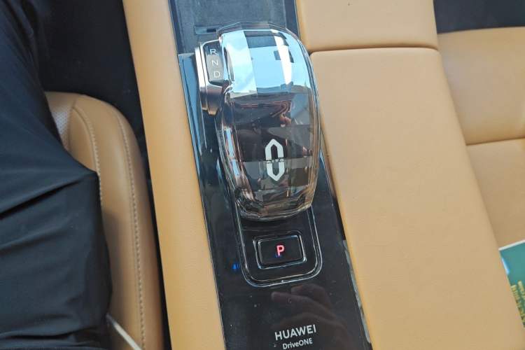 Used Hima AITO M5 2022 Extended-Range Four-Wheel Drive Ultimate Edition Gear Lever