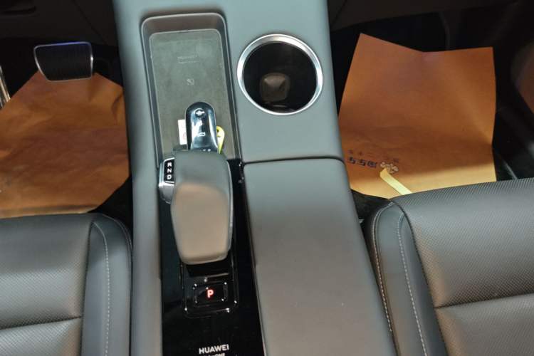 Used Hima AITO M5 2022 Extended-Range Four-Wheel Drive Ultimate Edition Gear Lever