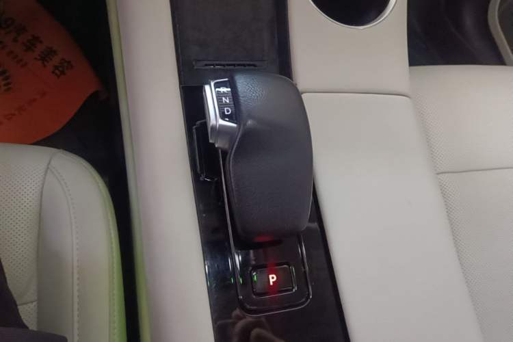 Used Hima AITO M5 2022 Extended-Range Four-Wheel Drive Ultimate Edition Gear Lever