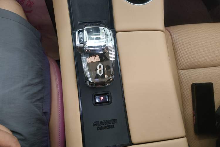 Used Hima AITO M5 2022 Extended-Range Four-Wheel Drive Ultimate Edition Gear Lever